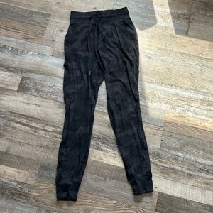 Lululemon ready to rulu joggers